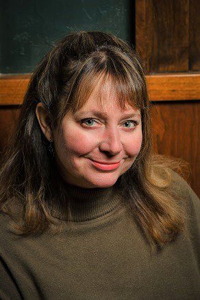 Headshot of Heidi Neubauer