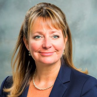 Headshot of Heidi Neubauer